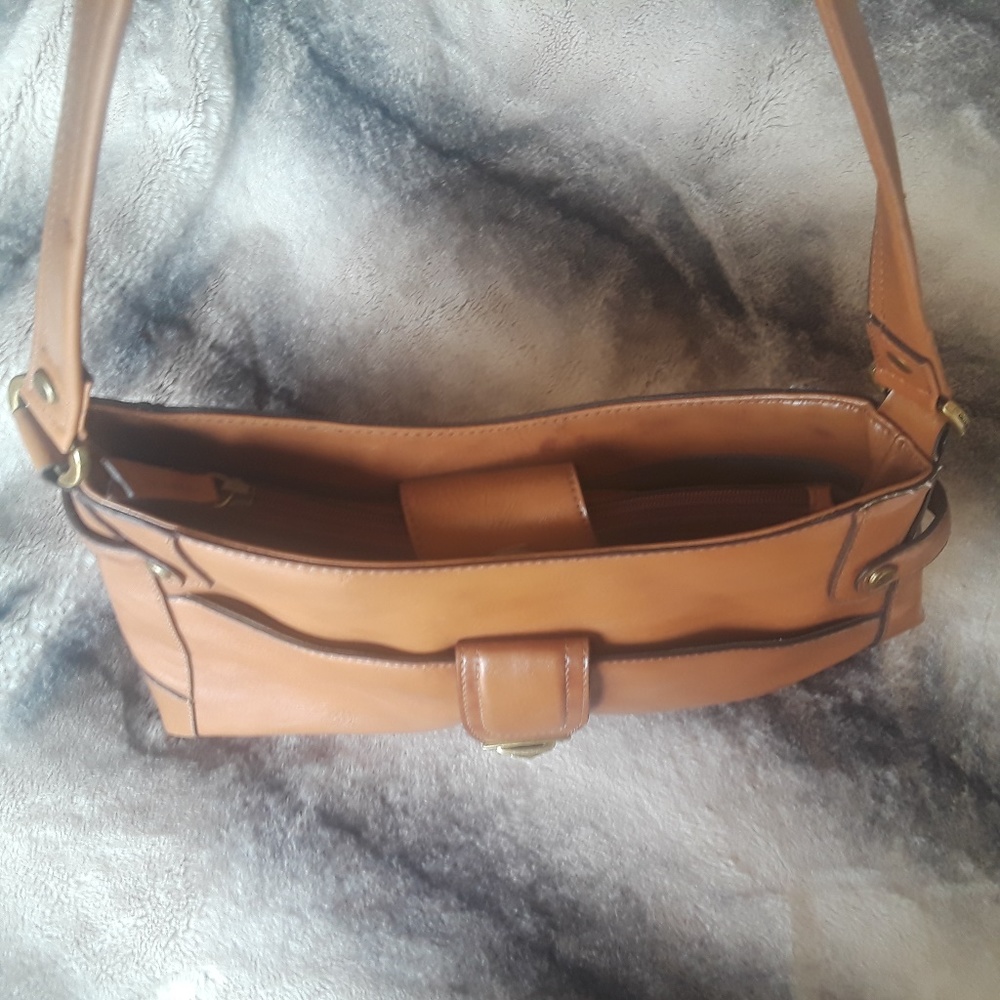 Liz Claiborne Light Brown Shoulder Purse w/Buckle - Picture 3 of 5